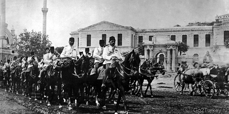 Турецкая армия отправляется к границе в начале турецко-итальянской войны, октябрь 1911