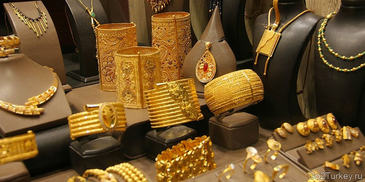 Практически в каждом крупном торговом центре есть ювелирные лавки, принимающие и продающие золотые украшения, но при этом нет никаких гарантий на золото