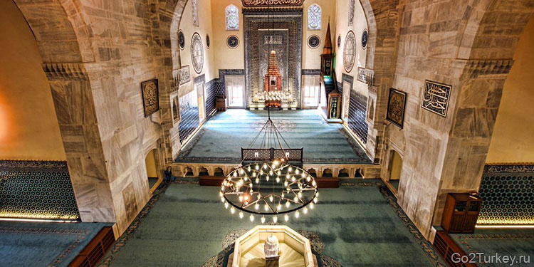 Зеленая мечеть является еще одним ярким памятником ранней османской архитектуры