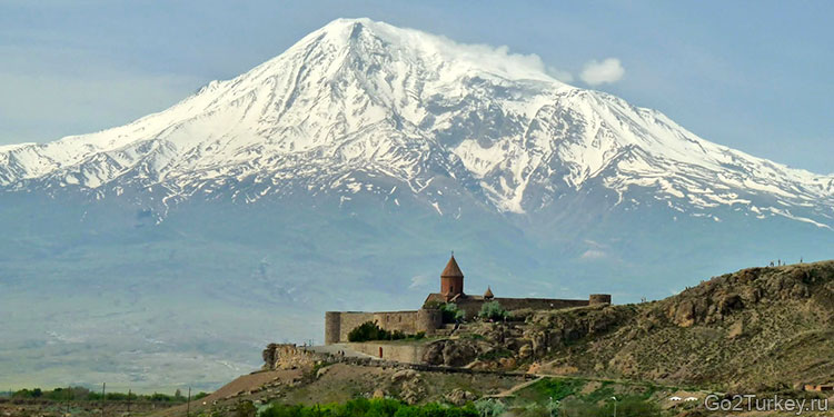 Гора Арарат — самый высокий пик в Турции, достигающий высоты 5137 м