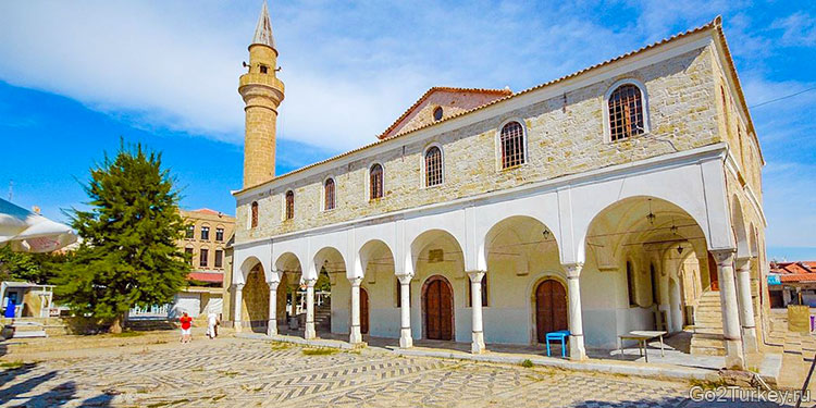 Мечеть Пазар Йери в Алачаты