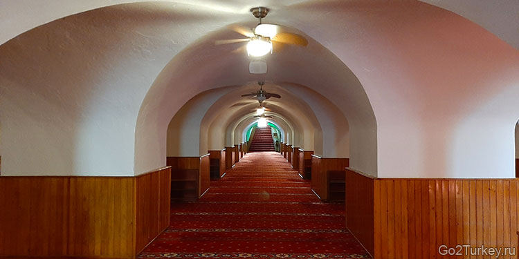 Интерьер мечети Ералты можно увидеть в Каракее, Стамбул (фото Лизы Морроу)