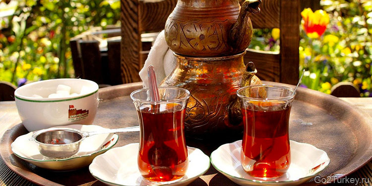 Чаще всего турецкий чай имеет название региона произрастания. Самым популярным считается «ризе». Именно его в Турции пьют повсеместно