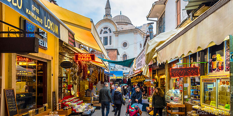 Исторический базар Кемералты в Измире