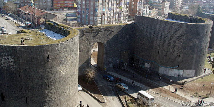 Город Дийарбакыр