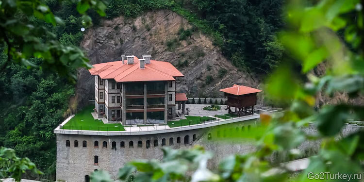 Hakoni House, Ризе