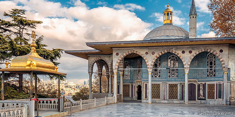 Дворец Топкапы – место, откуда на протяжении четырехсот лет султаны вершили судьбы Османской империи