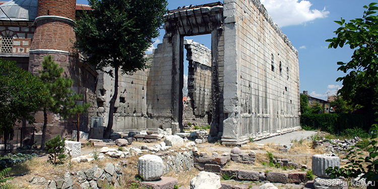 Руины храма Августа в Анкаре