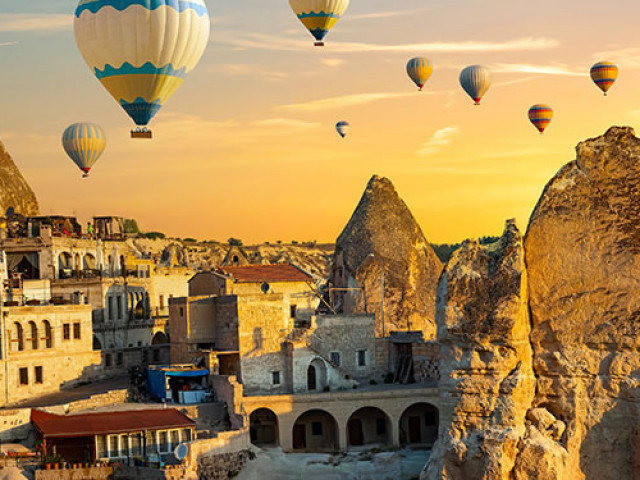 Более 400 тысяч туристов совершили полеты на воздушных шарах в Каппадокии