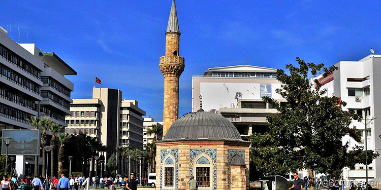 Мечеть Яли - небольшая элегантная мусульманская мечеть 18 века
